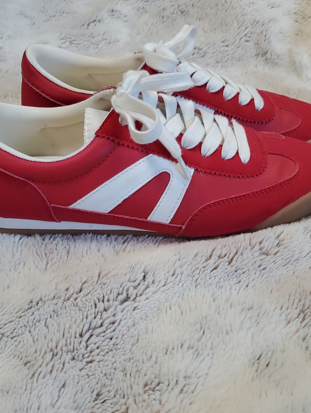 Madden Girl Brooklyyn Red & White Casual Sneaker. Size 7.5 - Picture 2 of 8
